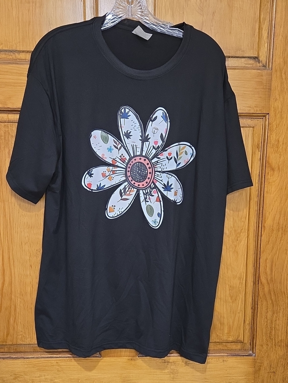 Black Floral Daisy Graphic Tee - Picture 1 of 2